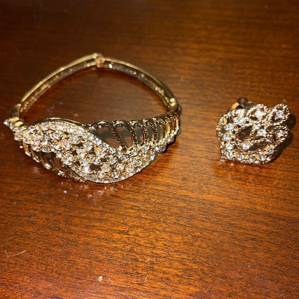 Formal Bracelet and ring gold tone crystal set